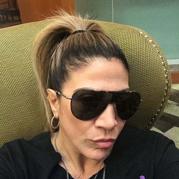 Meet your Posher, Christy - Picture 1 of 1